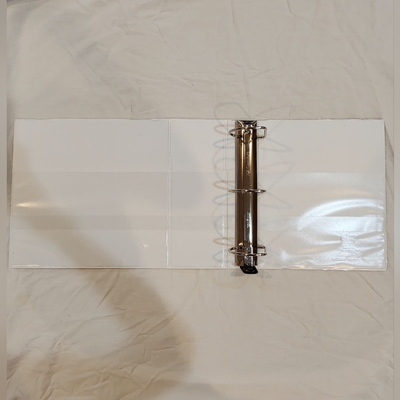 Heavy-duty binder. - Picture 2 of 6